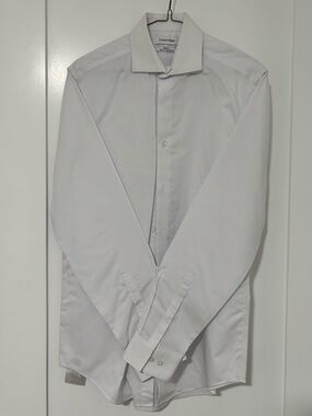 Calvin Klein Men’s White Spread-Collar Dress Shirt